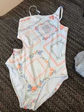 abercrombie kids Light Blue Floral One-Piece Swimsuit. Sz17/18